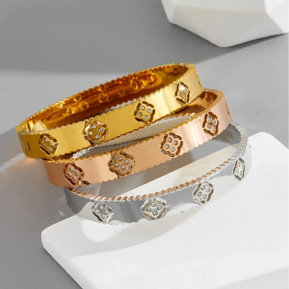 18K Gold Plated Titanium Steel Four Leaf Clover Bangle