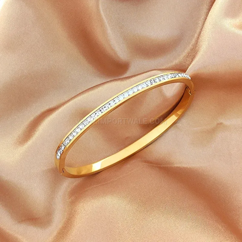 Sparkling Crystal Pavé Titanium Steel Bangle
