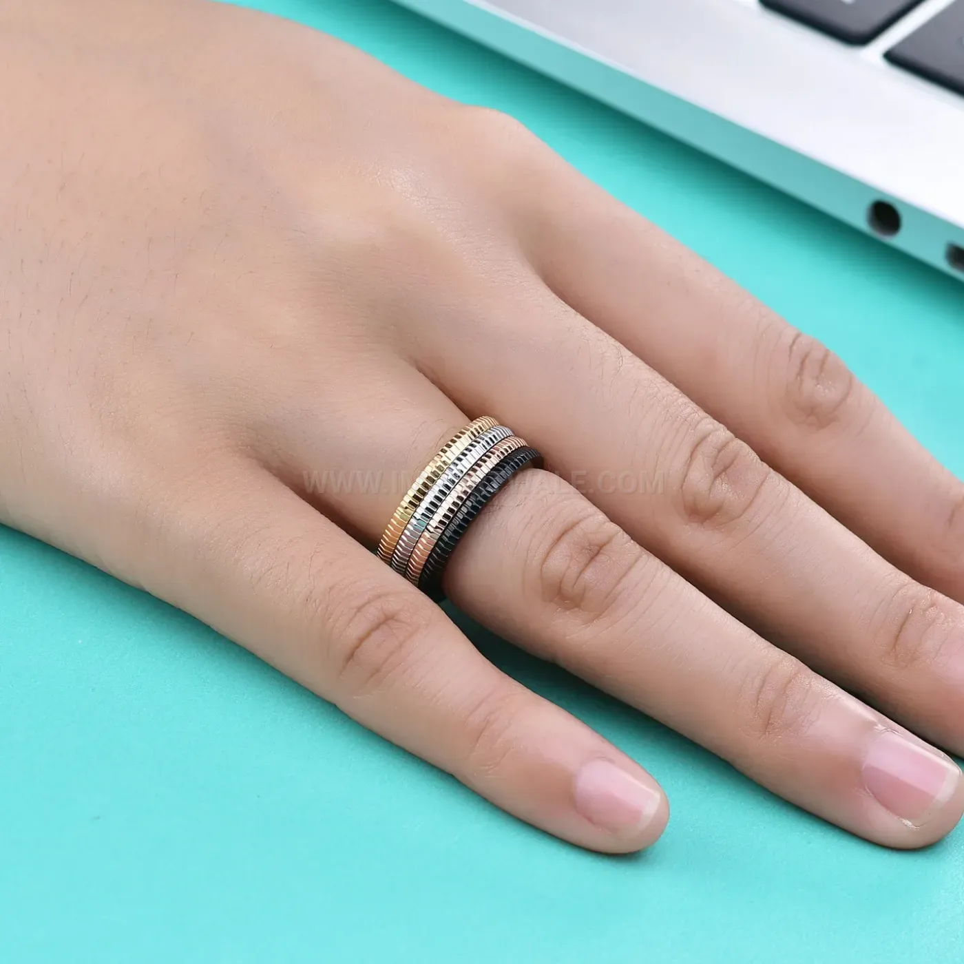 Stylish Four-Color Detachable Cracked Effect Stainless Steel Ring