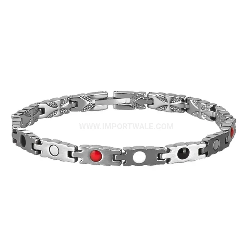Elegant Delicate Four-Leaf Flower Titanium Bio Magnetic Bracelet