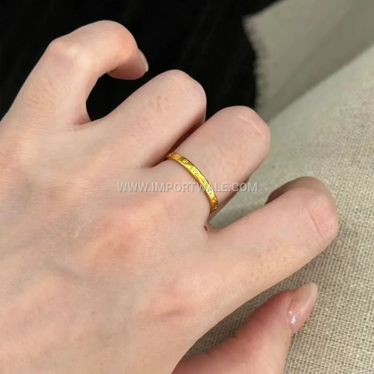 Delicate Polished Gold Cat Motif Ring