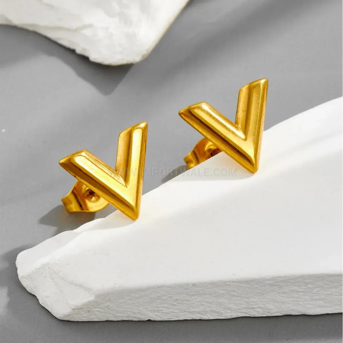 Gold Plated Stainless Steel Letter V Pendant Jewelry Set