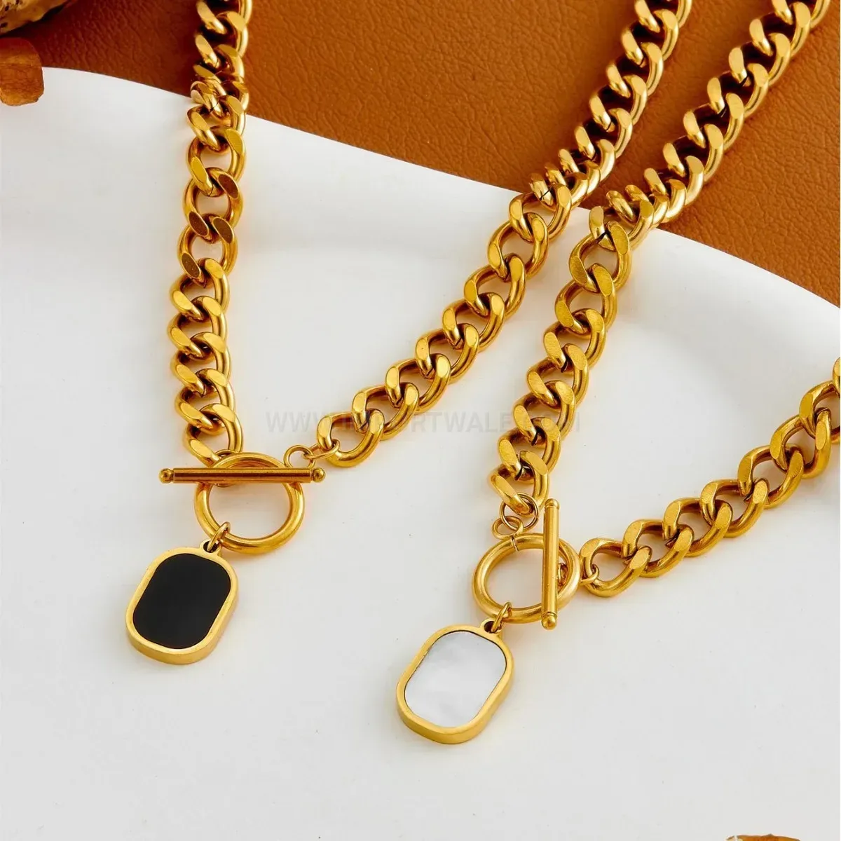 Trendy Mother of Pearl Pendant Chain Necklace with Toggle Clasp