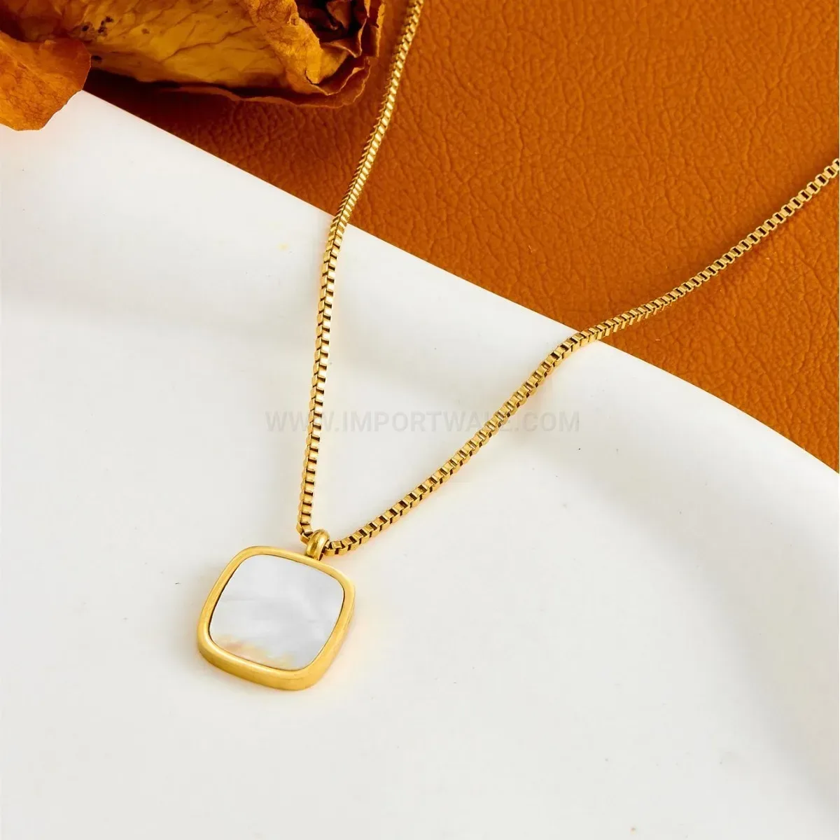 Fashion Geometric Square White Shell Titanium Steel Clavicle Pendant Necklace