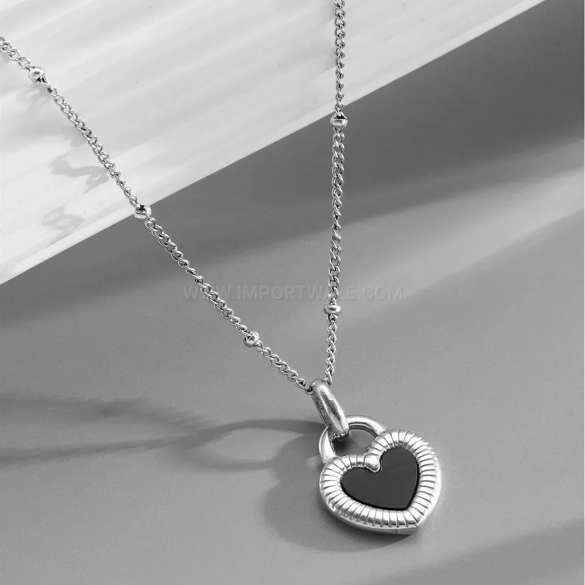Trendy Double Sided Black and White Shell Heart Pendant Titanium Steel Necklace