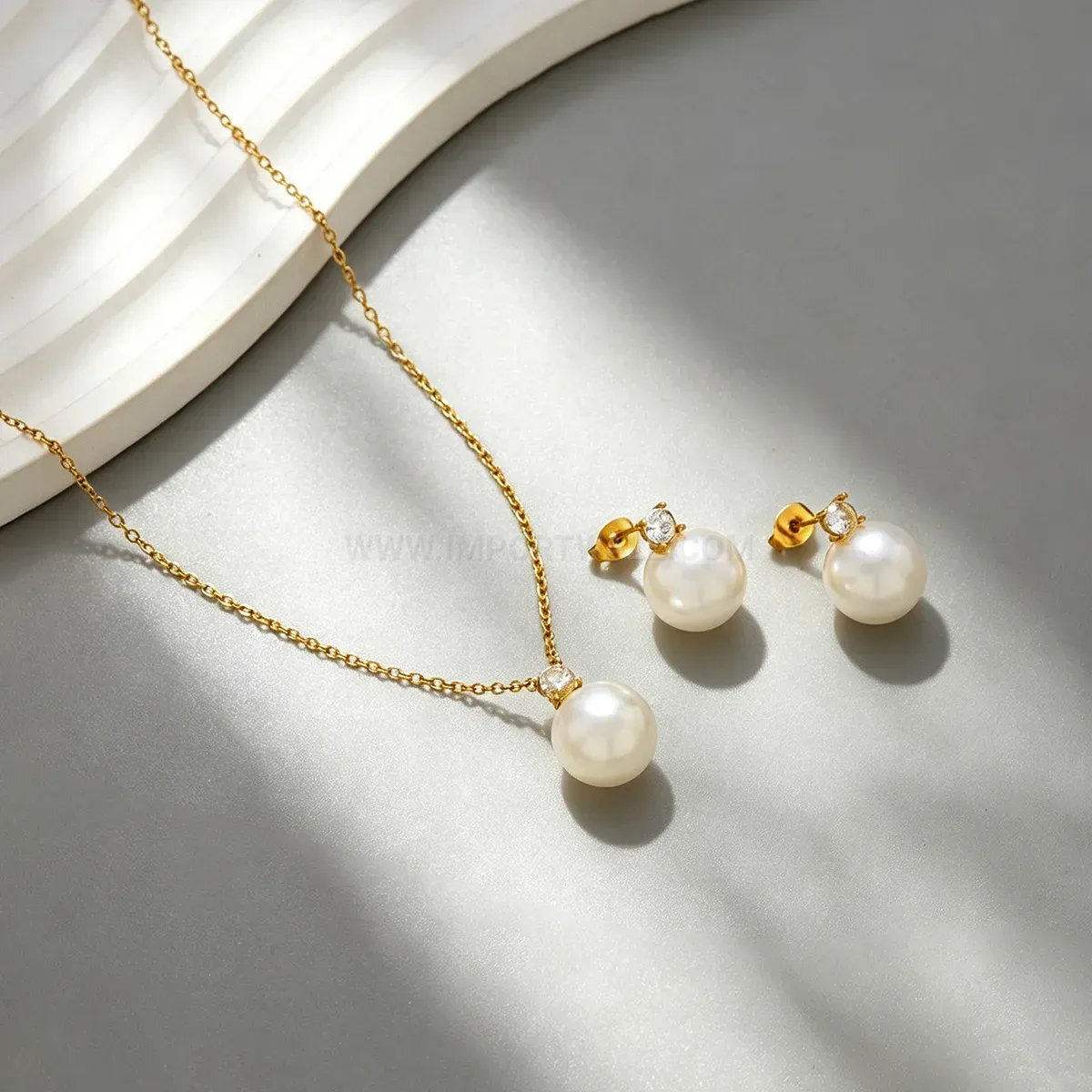 Classic 18K Gold Plated Pearl and Rhinestone Jewelry Set
