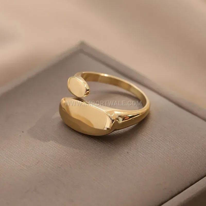 Minimalist Oval Smooth Open Titanium Ring
