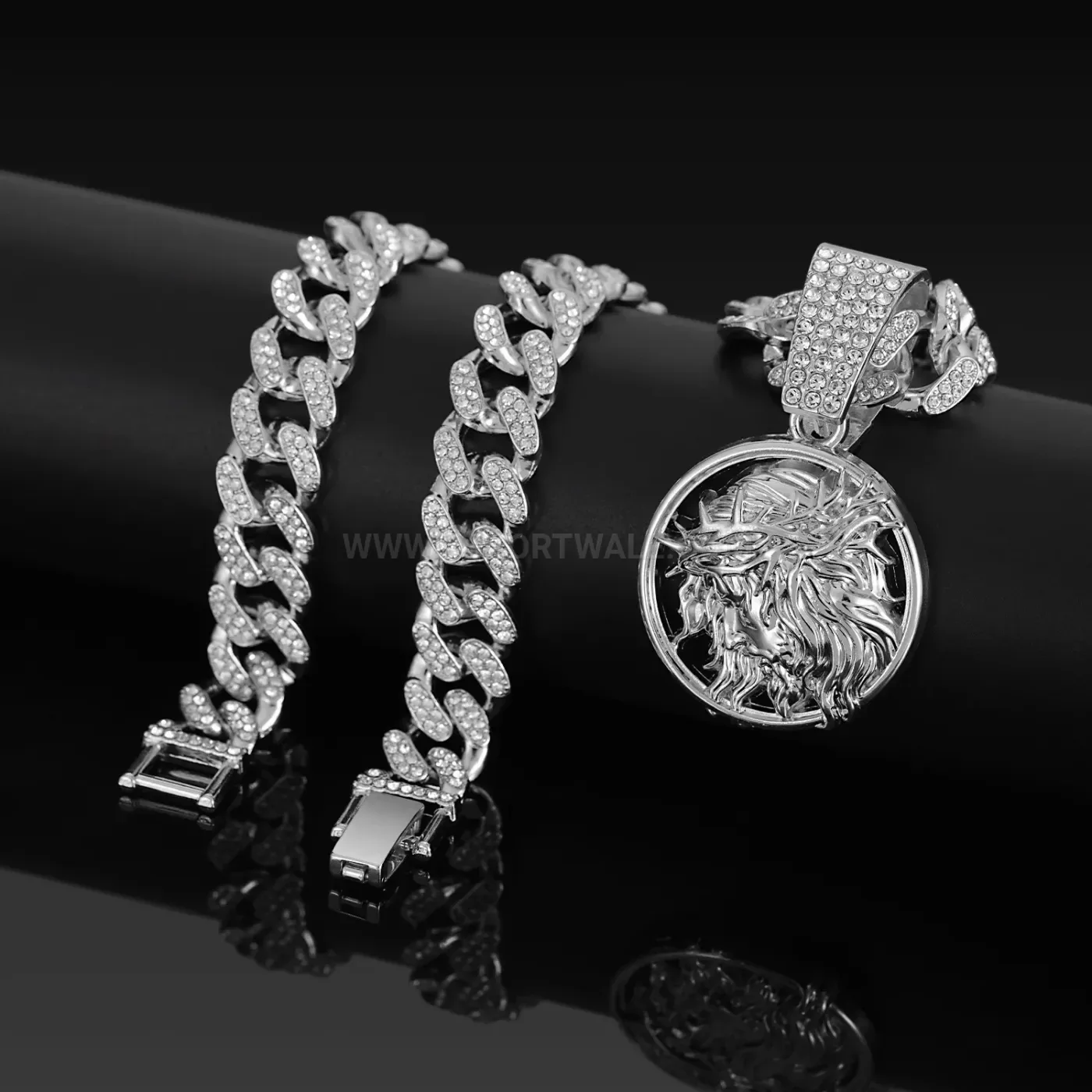 Fashion Embossed Portrait Disc Rhinestone Cuban Pendant Necklace