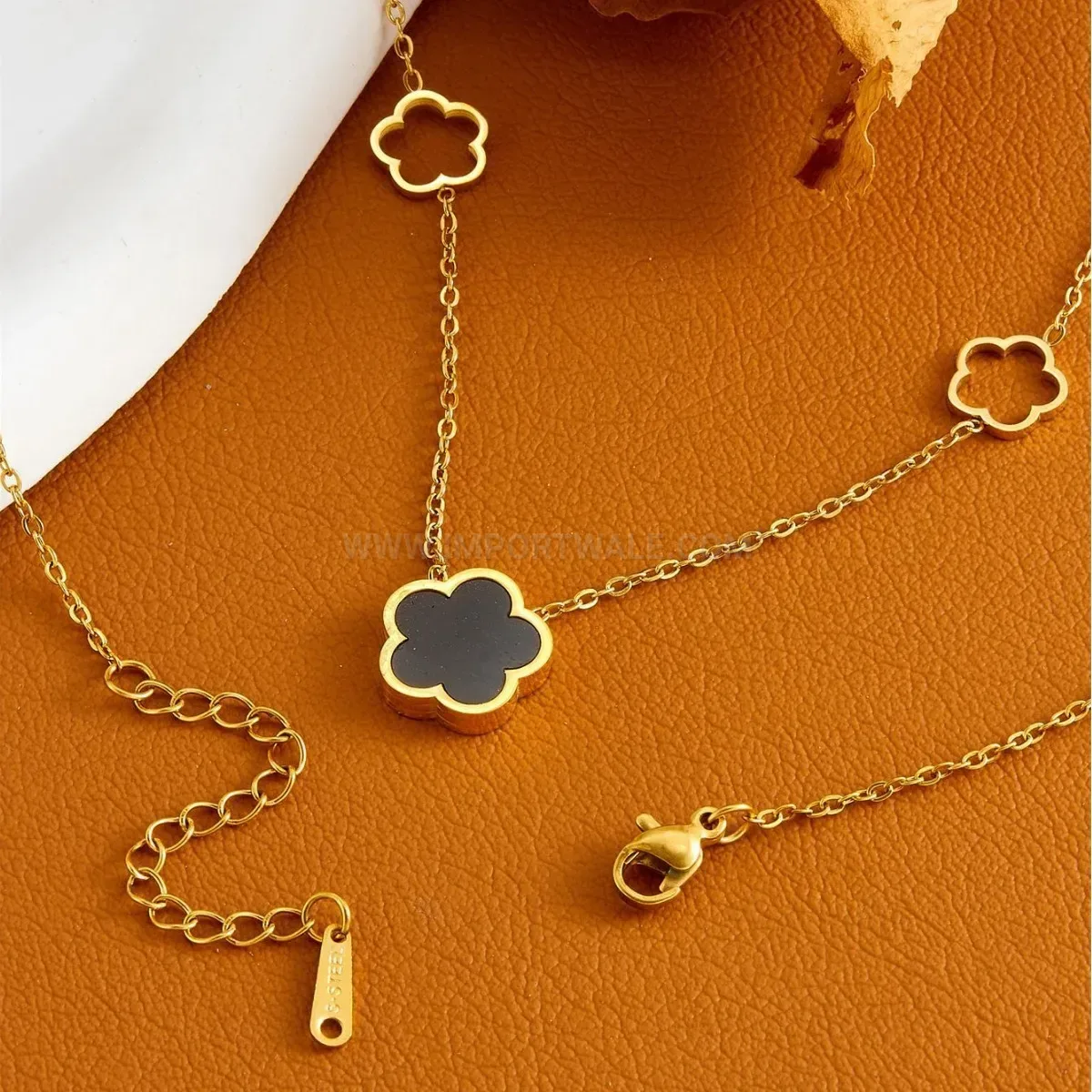 Modern Titanium Steel Mother of Pearl Clover Pendant Necklace