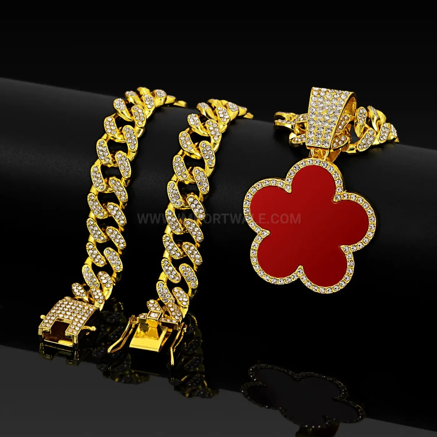 Trendy Faux Mother of Pearl Clover Pendant Cuban Chain Necklace