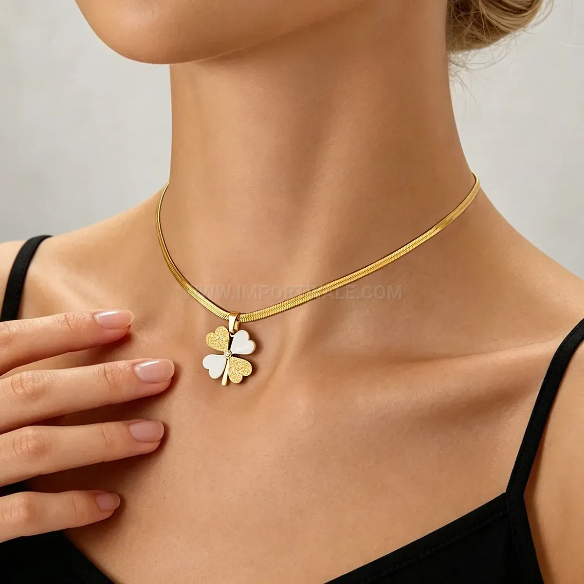 Classic Four-Leaf Clover White Shell Snake Chain Stainless Steel Necklace