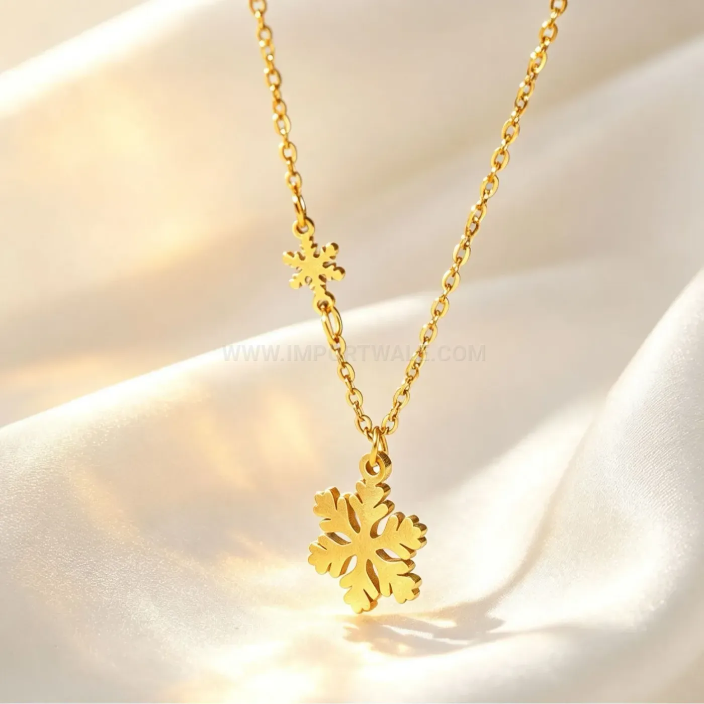 Bold Gold Stainless Steel Snowflake Pendant Clavicle Necklace