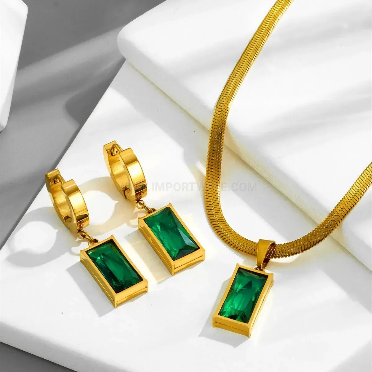 Elegant Gold Tone Snake Chain Square Green Zircon Necklace