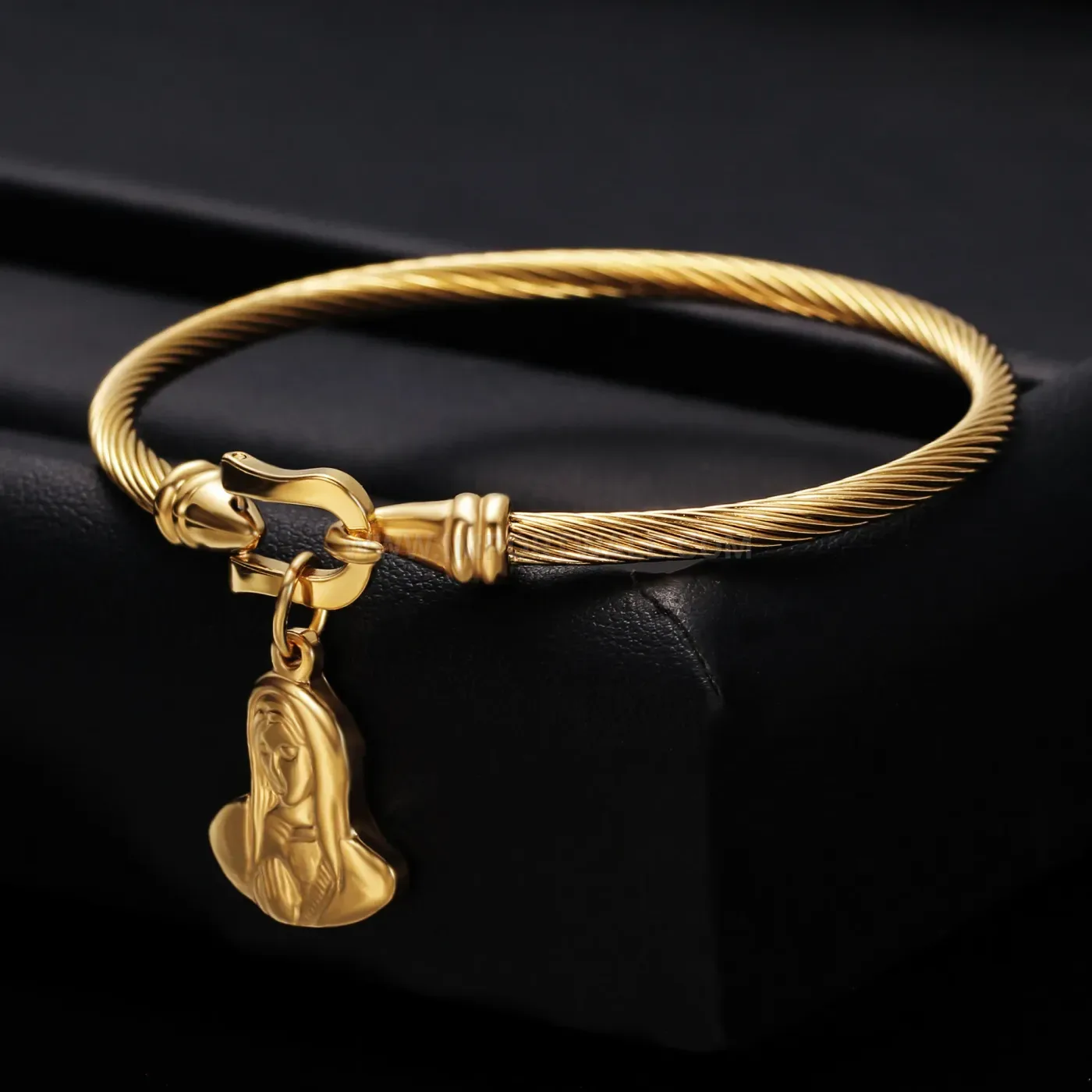 Fashion Horseshoe Shackle Heart Motif Stainless Steel Statement Bangle
