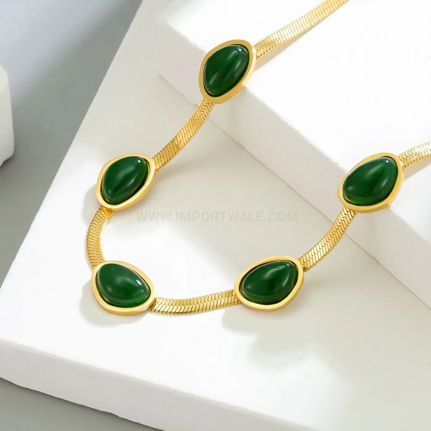 Chic Gold Plated Stainless Steel Emerald Green Oval Pendant Flat Blade Necklace