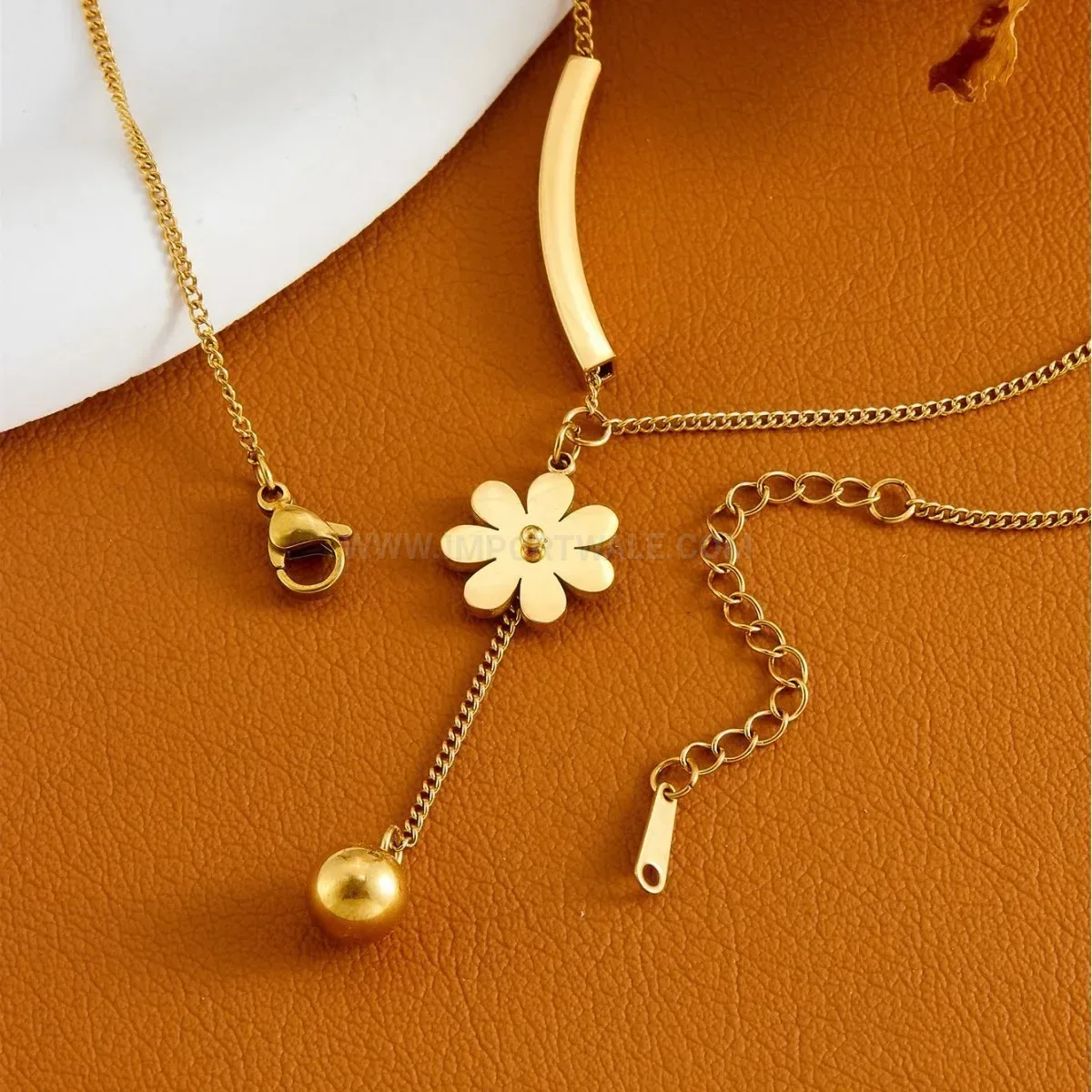 Stylish Curved Daisy Charm Stainless Steel Clavicle Chain Necklace