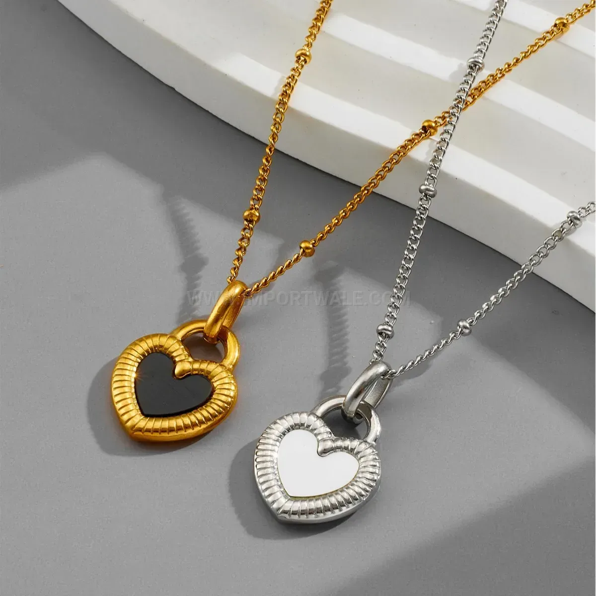 Trendy Double Sided Black and White Shell Heart Pendant Titanium Steel Necklace