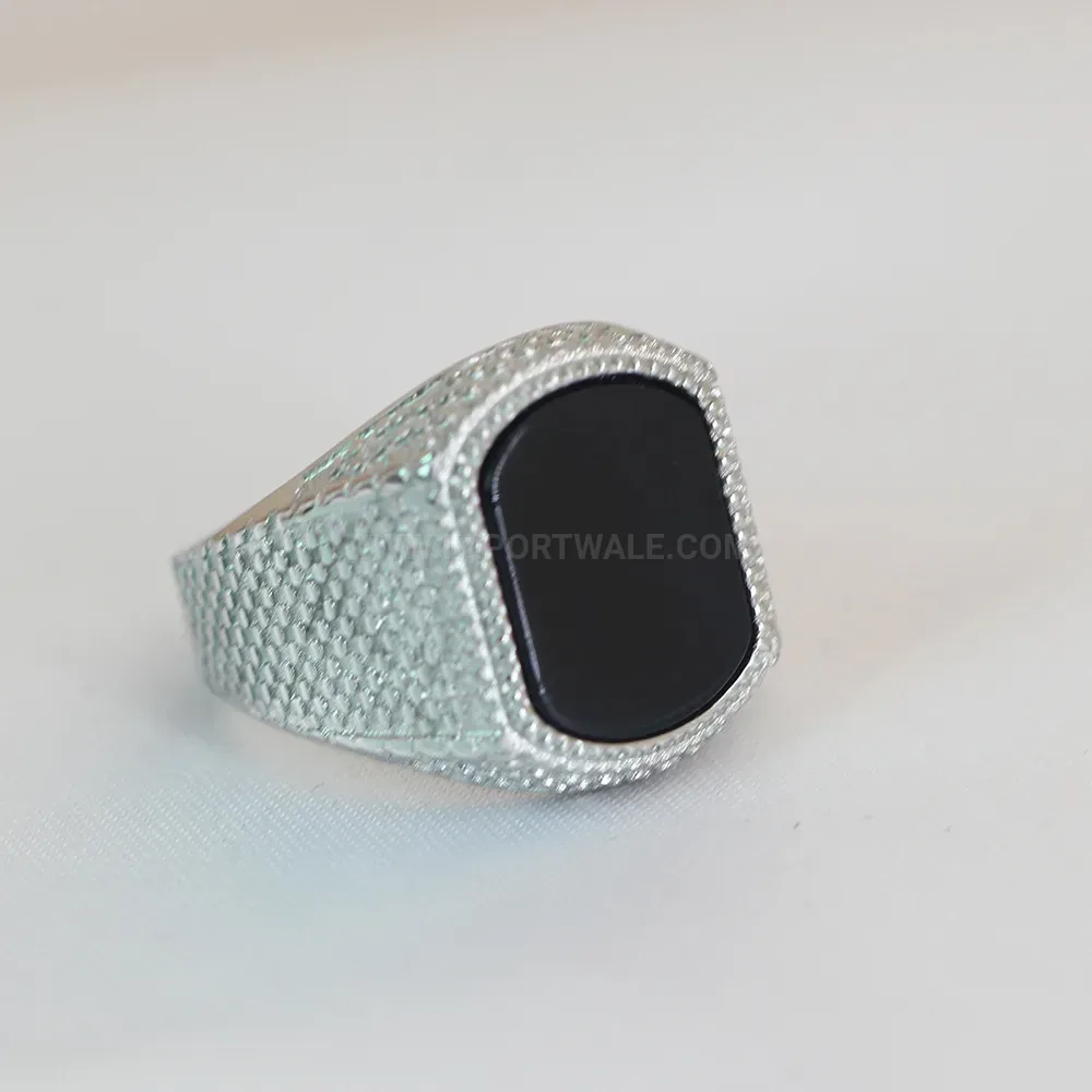 Stylish Snakeskin Textured Stainless Steel Ring with Inlaid Stone Accent