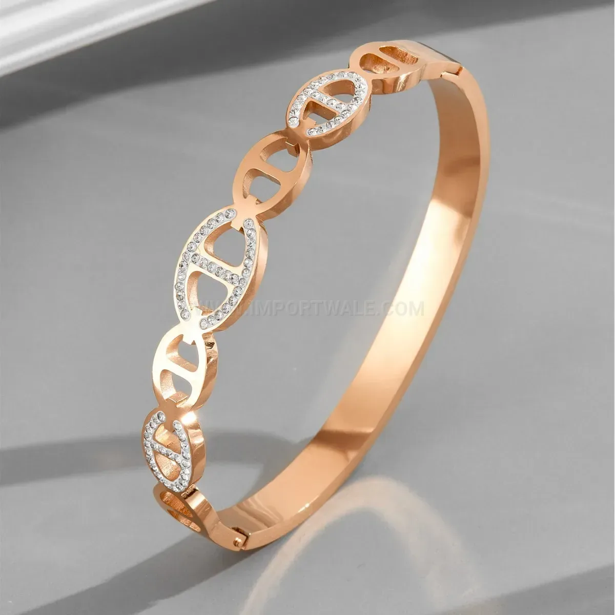 Interlocking Pig Nose Titanium Steel Crystal Cuff